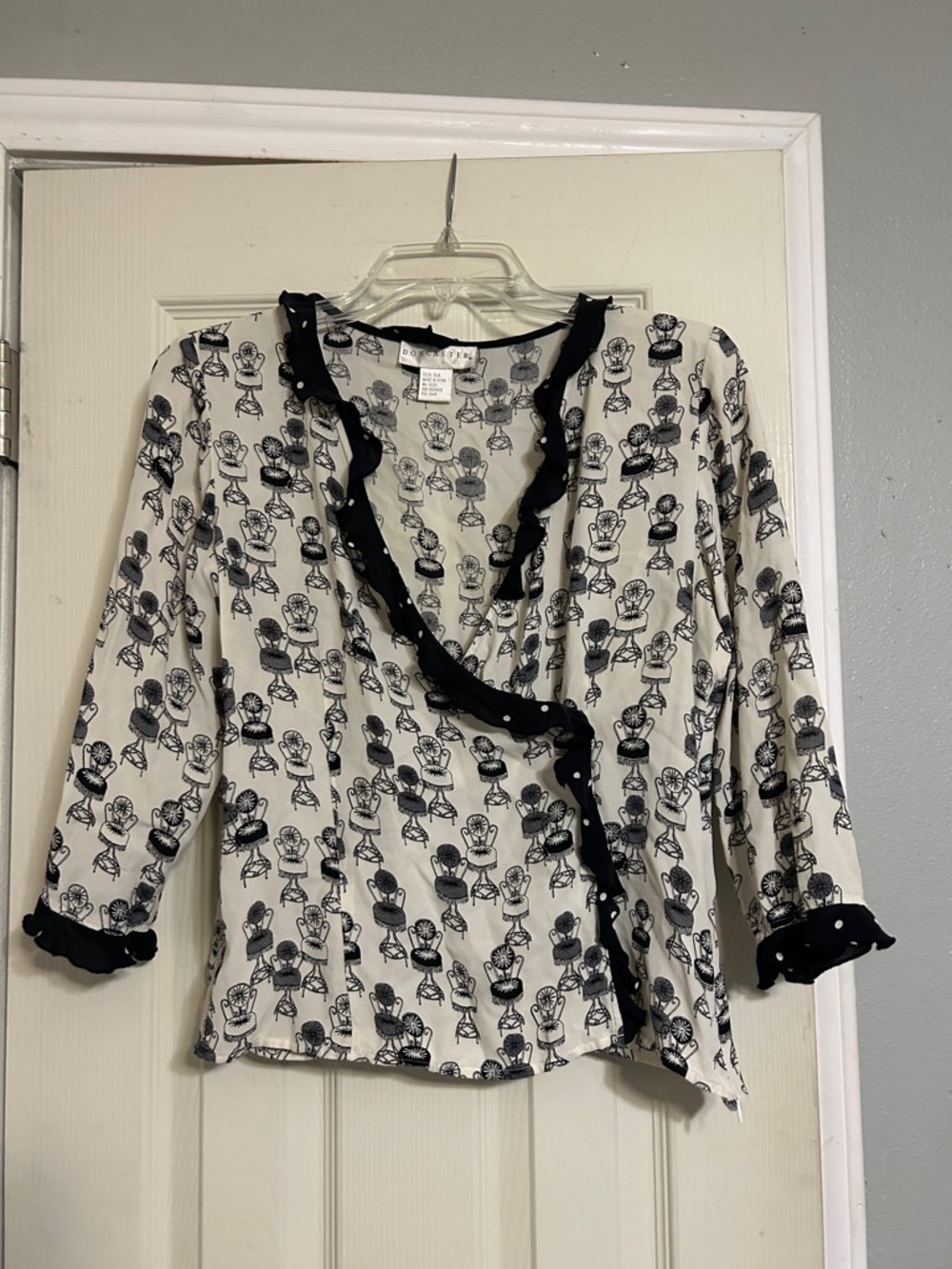 💸30%off2🛒 Doncaster black white silk chair blouse